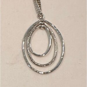Lovely Silver Tone Teardrop Necklace‎